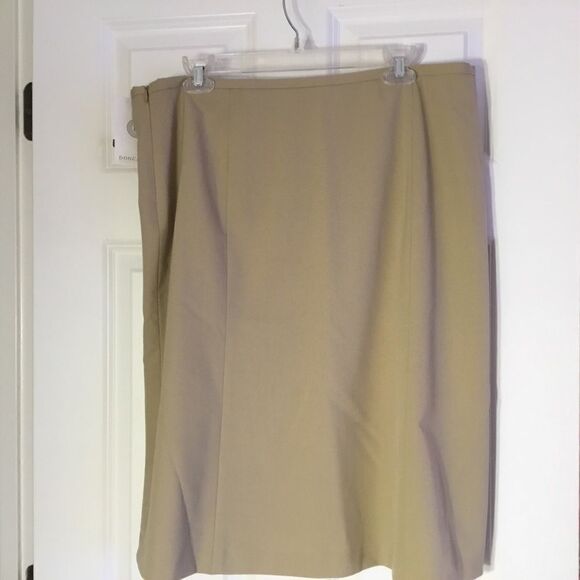 NWT Doncaster brand Beige Skirt Size 16 - Picture 3 of 10